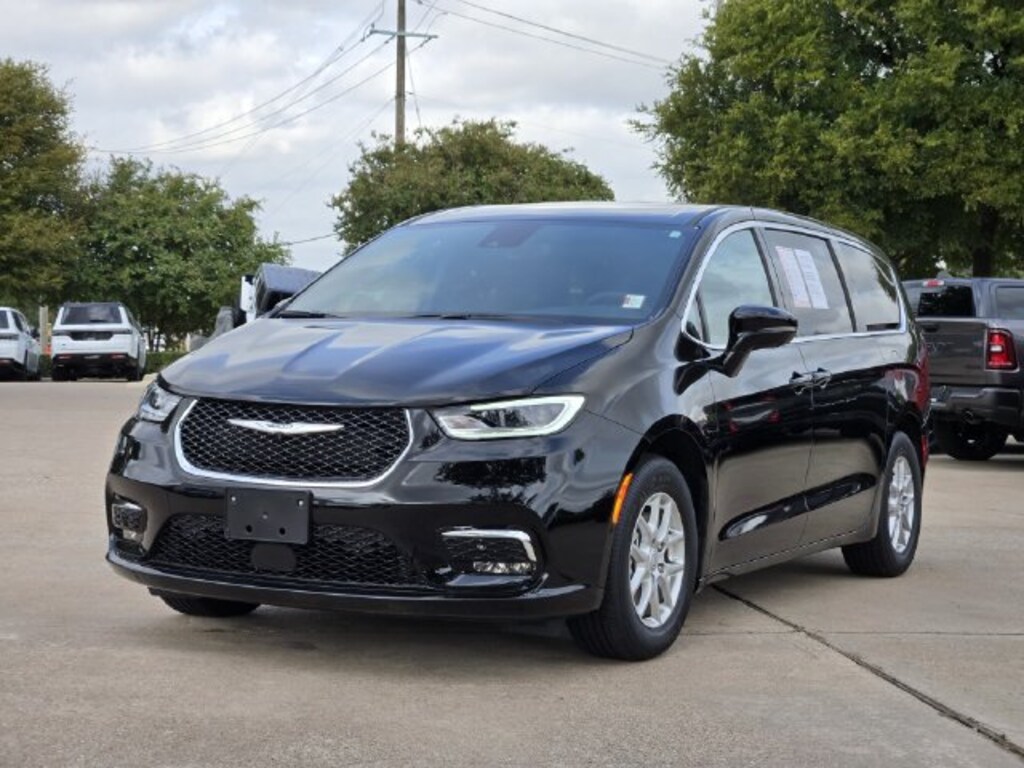 Certified 2025 Chrysler Pacifica Select Van Passenger Van