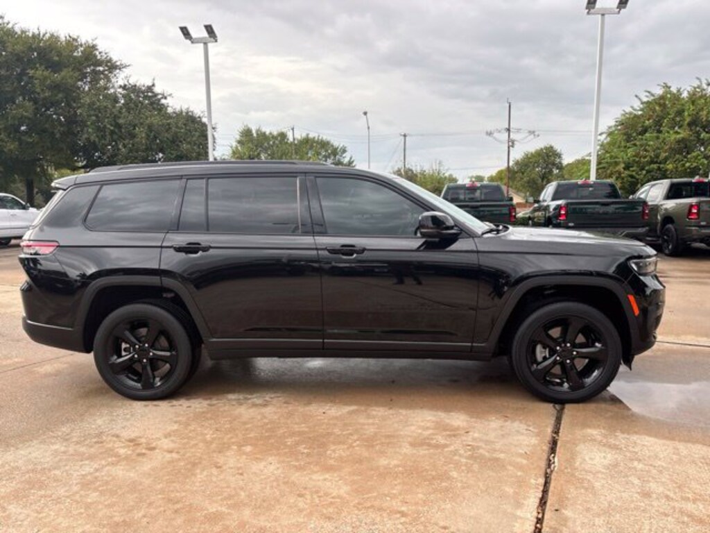 Used 2024 Jeep Grand Cherokee L Laredo SUV