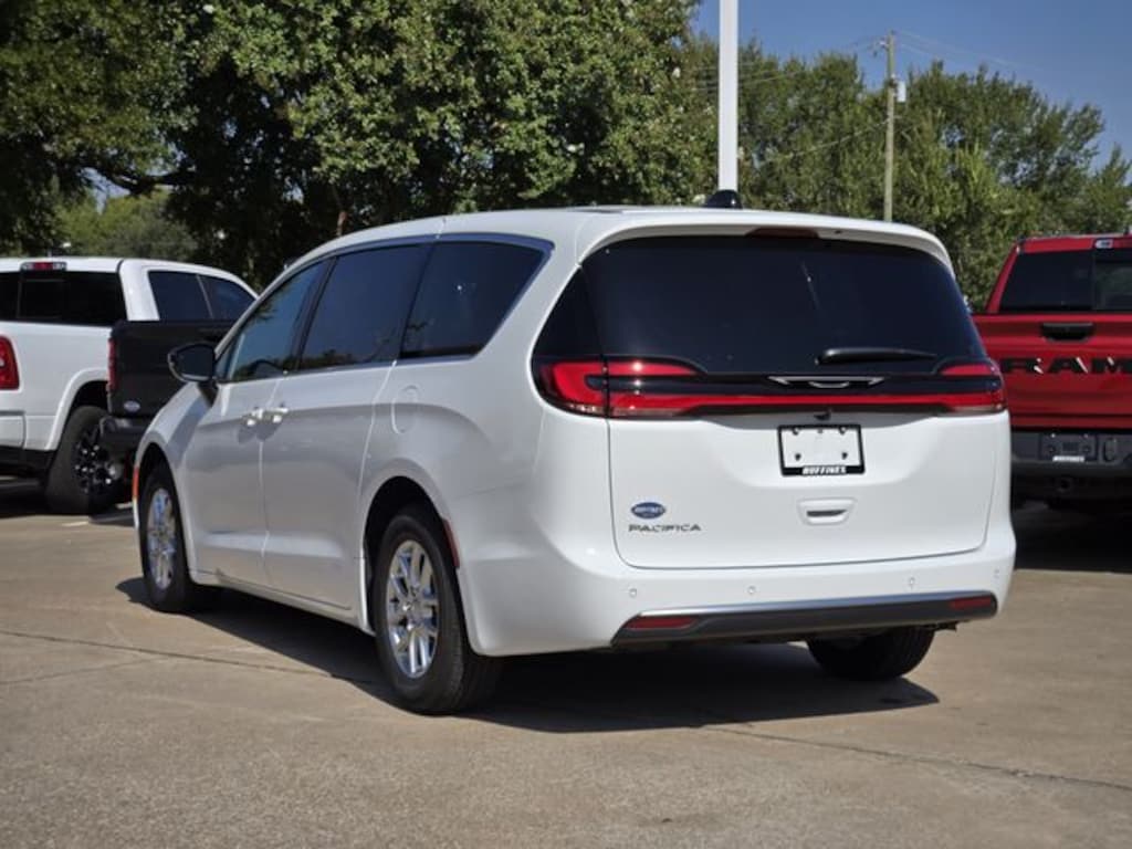 New 2027 Chrysler Pacifica SELECT Passenger Van