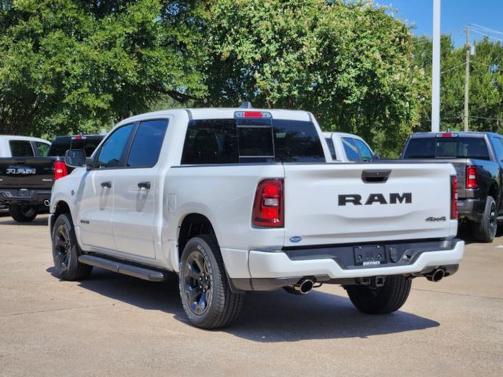 New 2026 Ram 1500 EXPRESS CREW CAB 4X4 5'7 BOX Pickup
