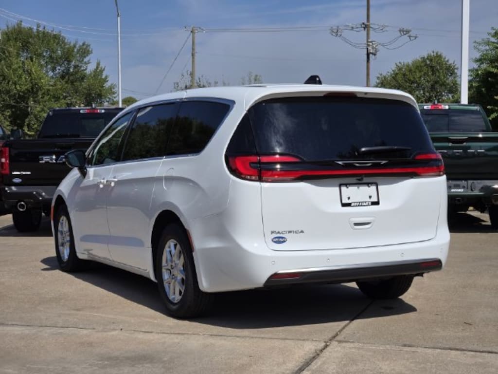 New 2027 Chrysler Pacifica SELECT Passenger Van
