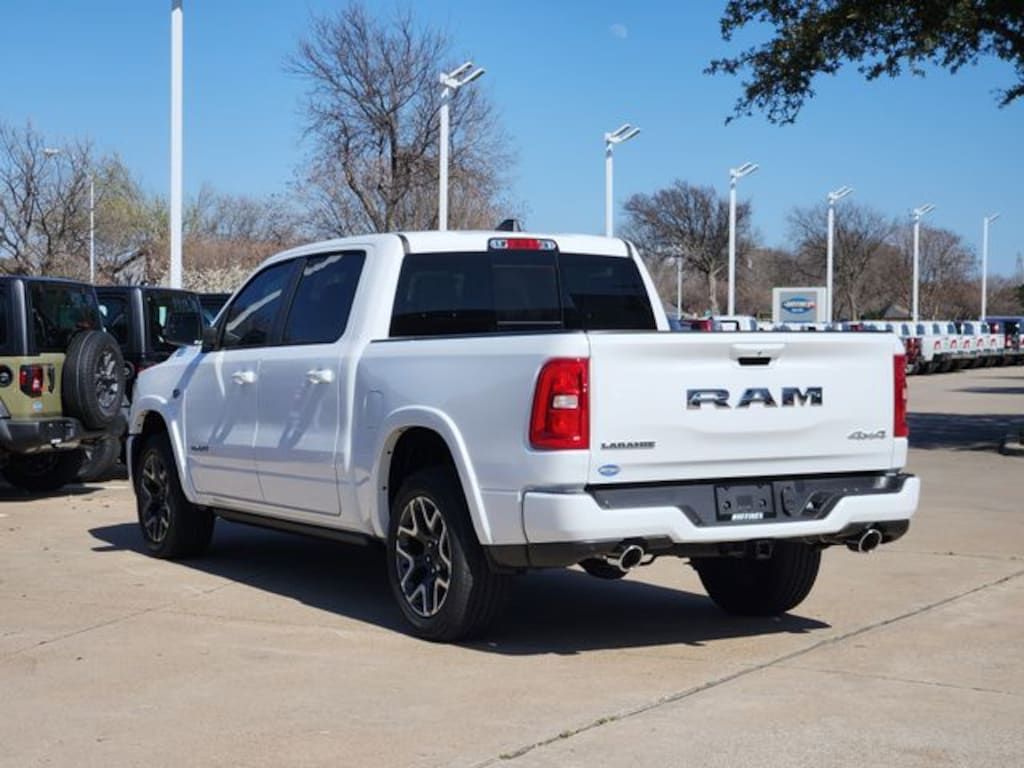 New 2026 Ram 1500 LARAMIE CREW CAB 4X4 5'7 BOX Pickup