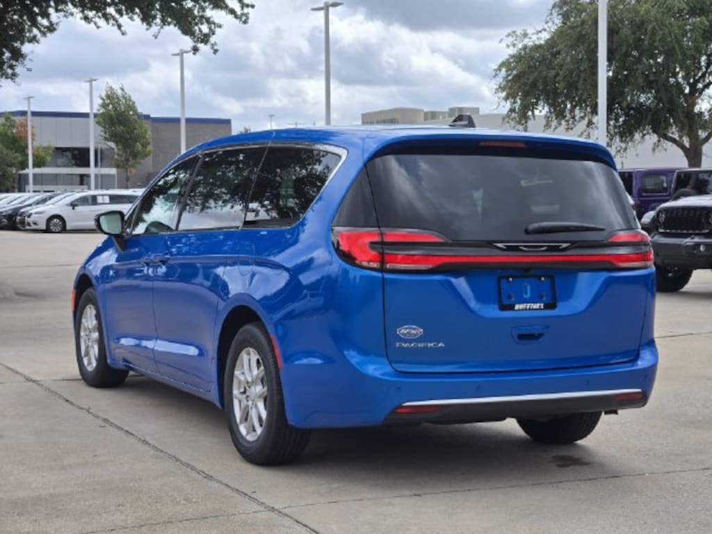 New 2027 Chrysler Pacifica SELECT Passenger Van