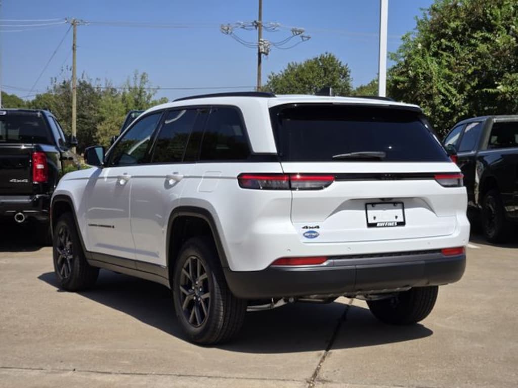 New 2027 Jeep Grand Cherokee Laredo Altitude Sport Utility