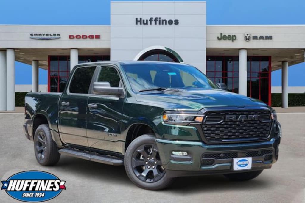 New 2026 Ram 1500 EXPRESS CREW CAB 4X4 5'7 BOX Pickup