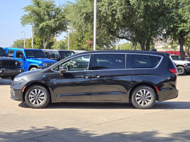 Certified 2023 Chrysler Pacifica Plug-In Hybrid Touring L Van Passenger Van