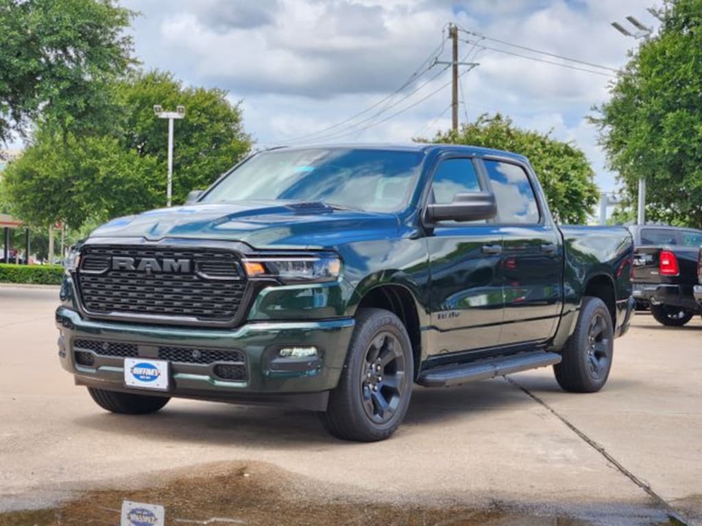 New 2026 Ram 1500 EXPRESS CREW CAB 4X4 5'7 BOX Pickup