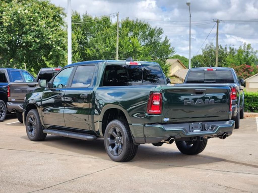 New 2026 Ram 1500 EXPRESS CREW CAB 4X4 5'7 BOX Pickup