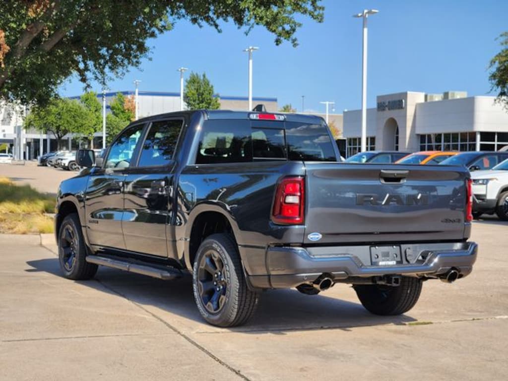 New 2026 Ram 1500 EXPRESS CREW CAB 4X4 5'7 BOX Pickup