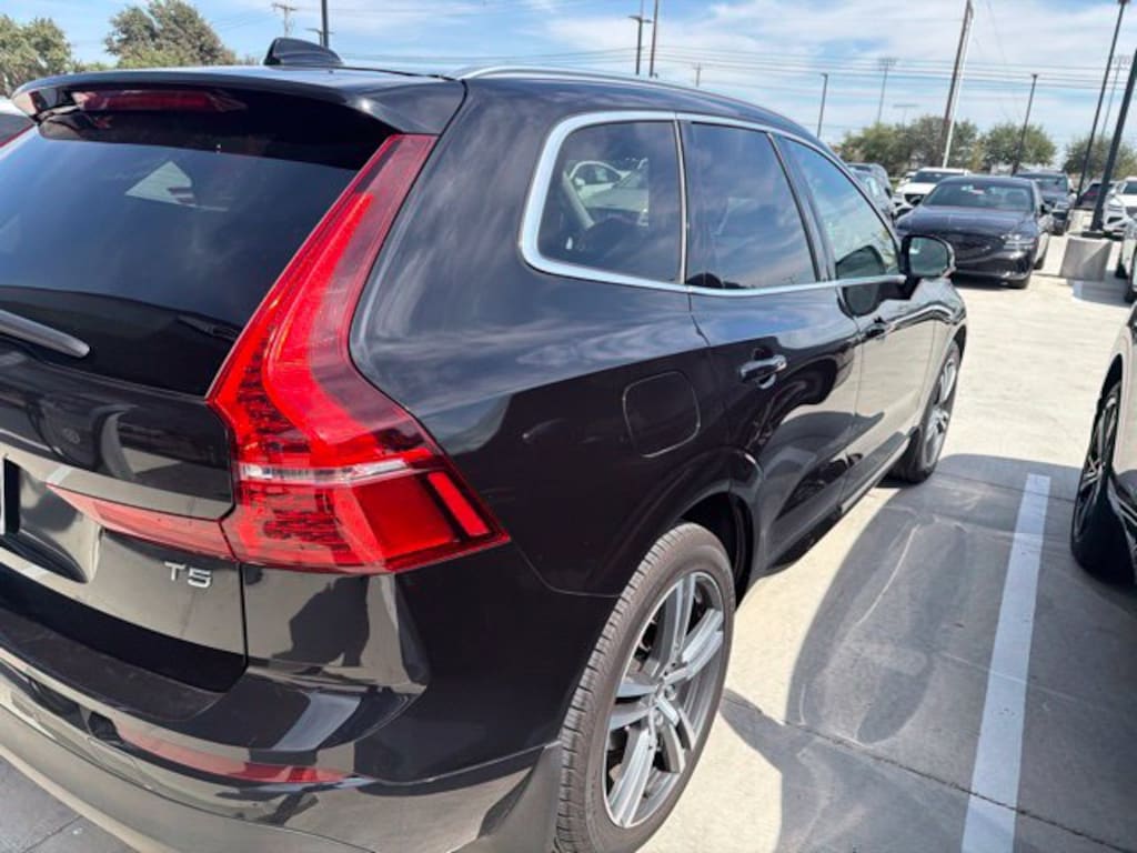 Used 2020 Volvo XC60 T5 Momentum SUV
