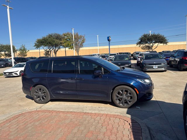 Used 2019 Chrysler Pacifica Touring L Plus Minivan/Van
