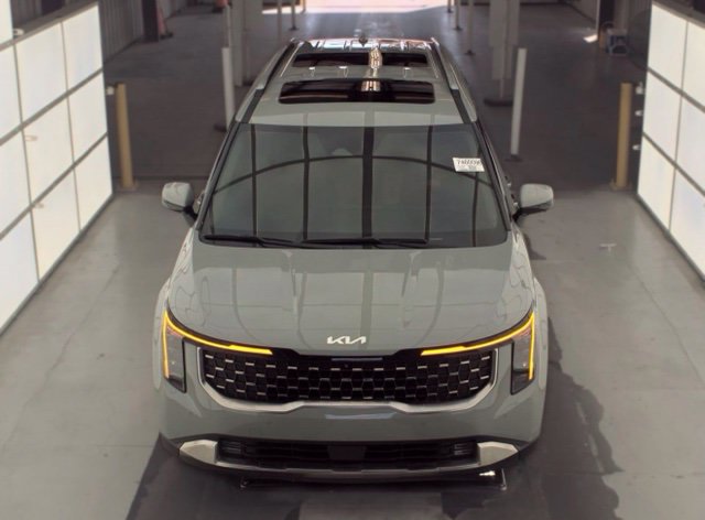 Used 2025 Kia Carnival SX Minivan/Van