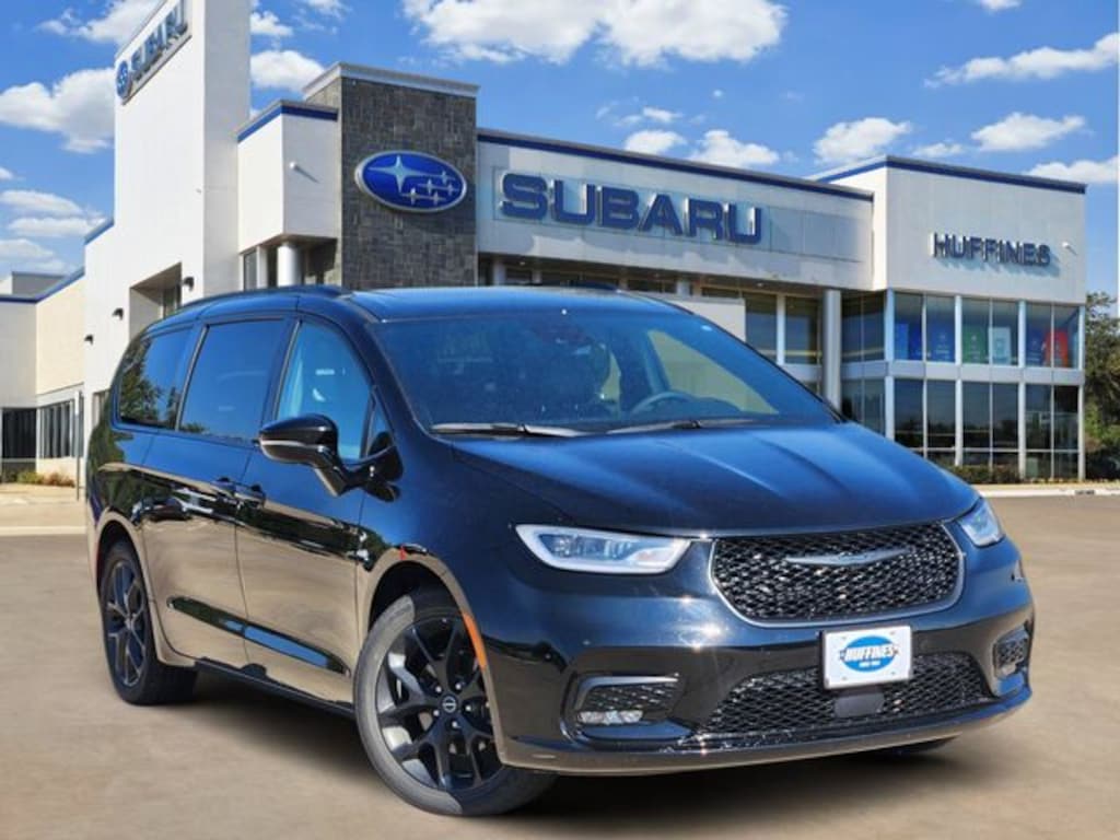 Used 2025 Chrysler Pacifica Limited Van Passenger Van