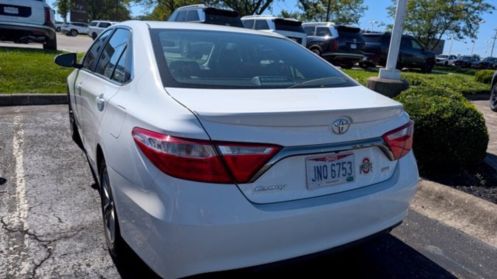 Used 2016 Toyota Camry SE Sedan