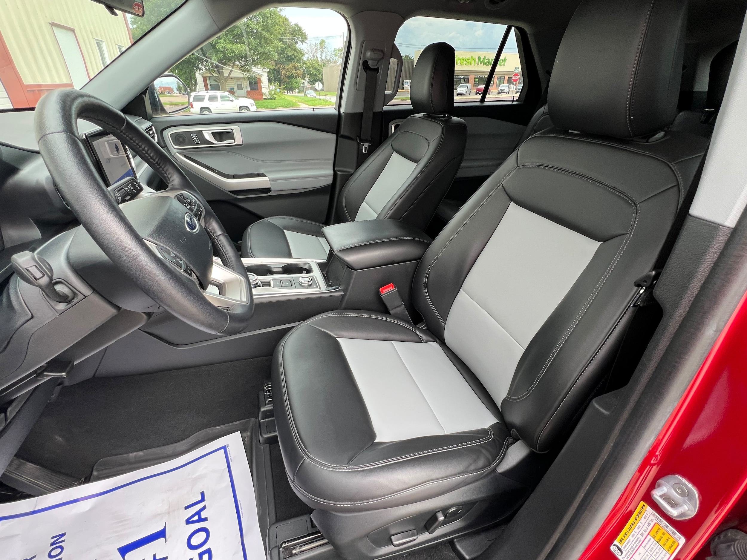 2023 Ford Explorer XLT - Photo 9