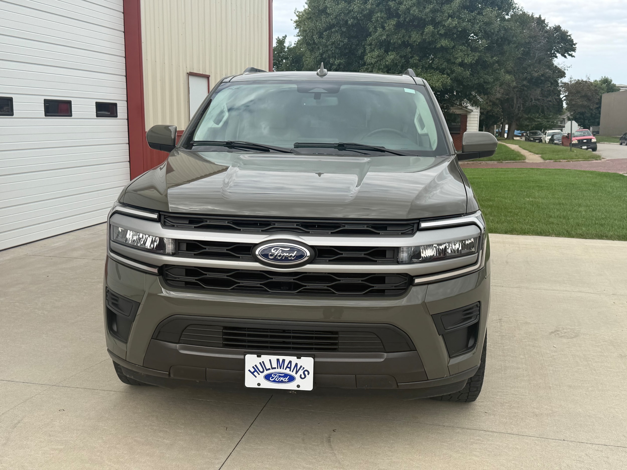Used 2024 Ford Expedition XLT with VIN 1FMJU1J84REA41407 for sale in Kansas City