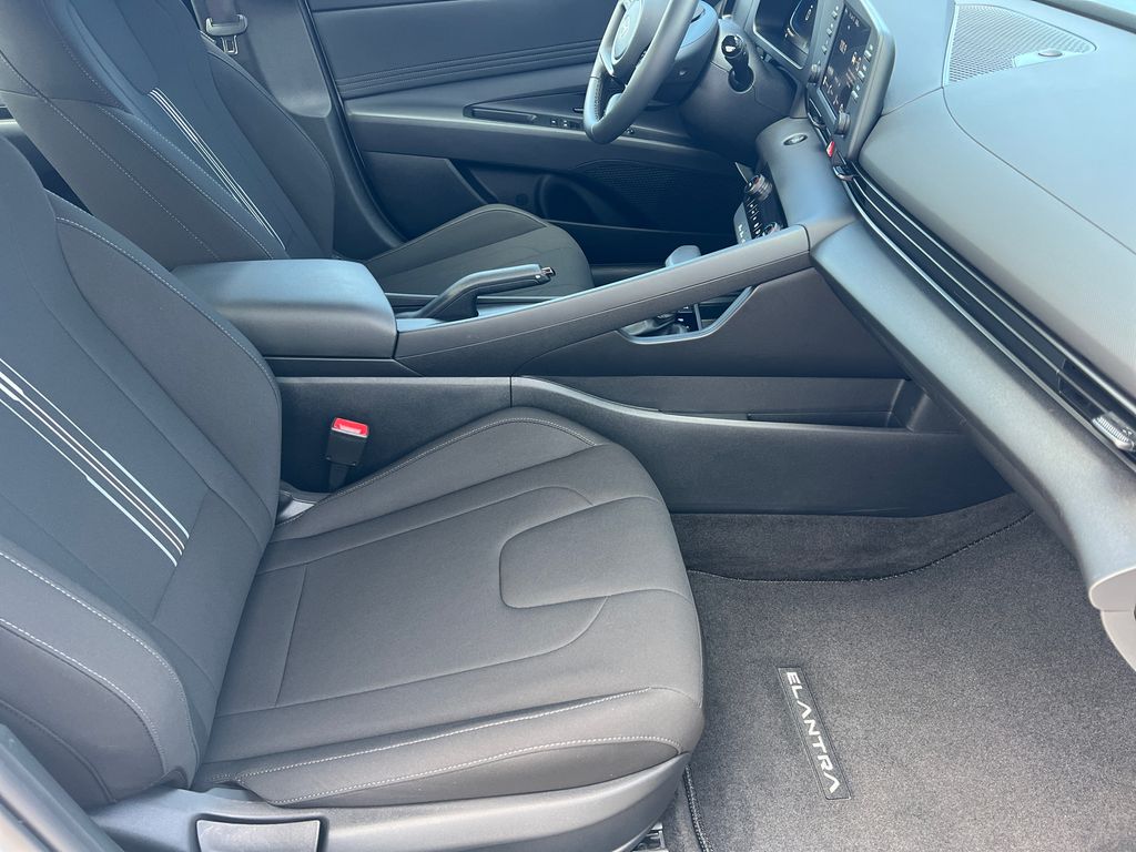 2026 Hyundai Elantra SEL Sport - Photo 7