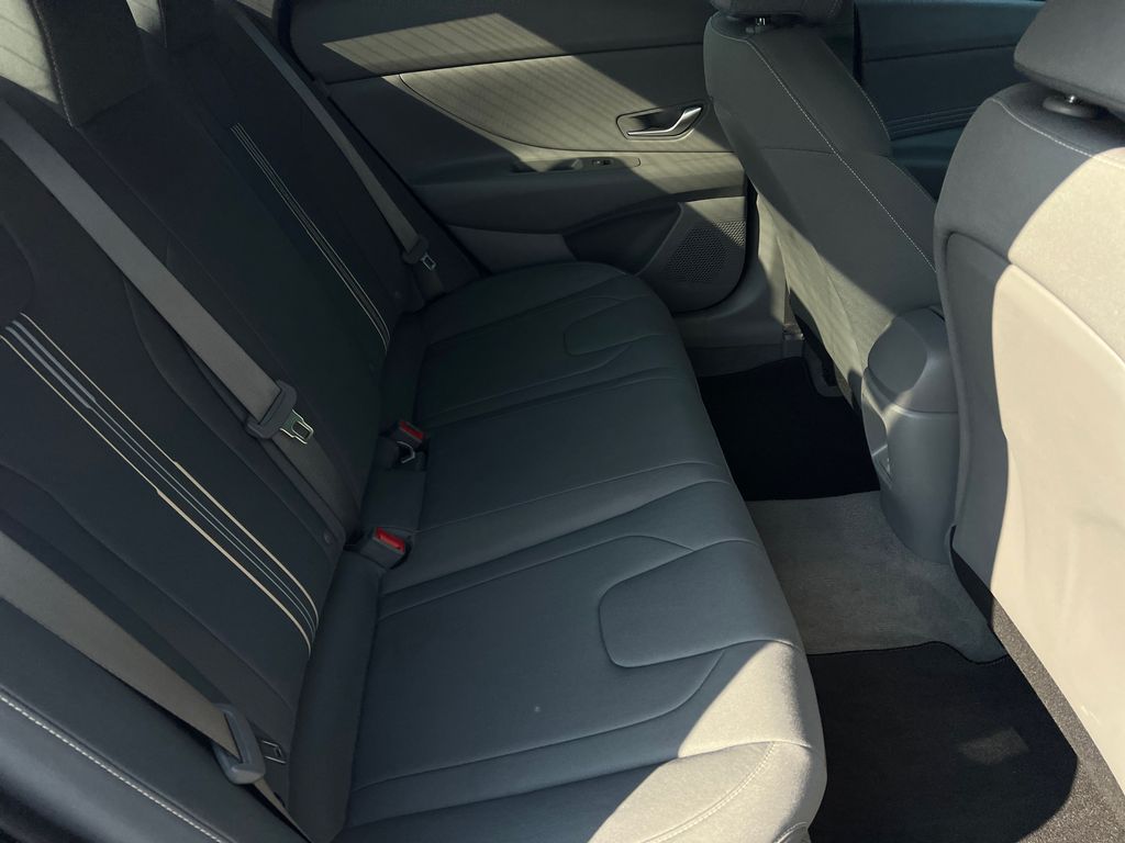 2025 Hyundai Elantra SEL - Photo 10