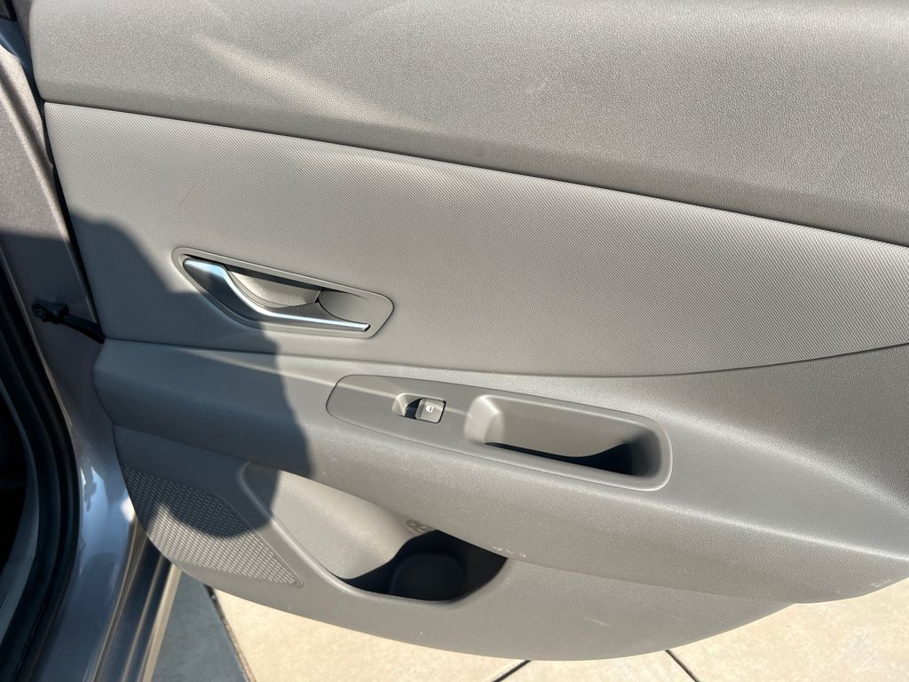 2025 Hyundai Elantra SEL - Photo 9