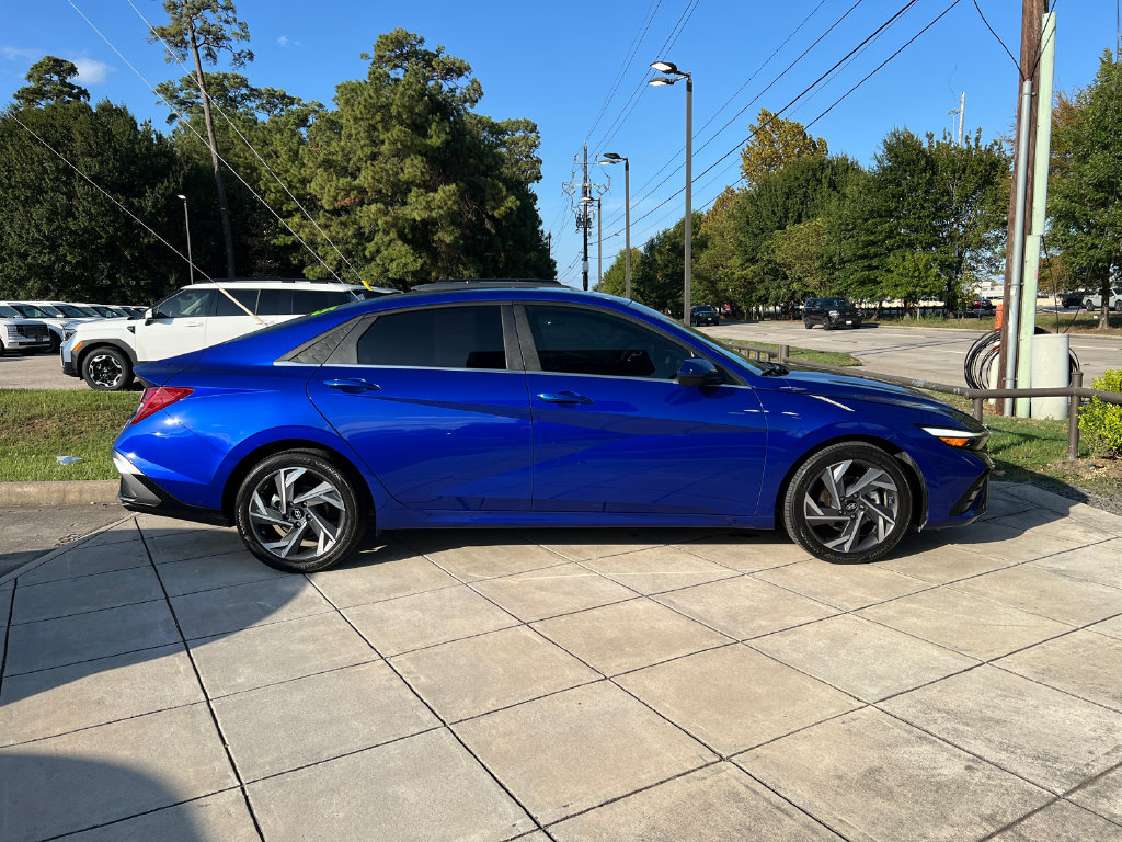 Certified 2025 Hyundai Elantra SEL Convenience Sedan
