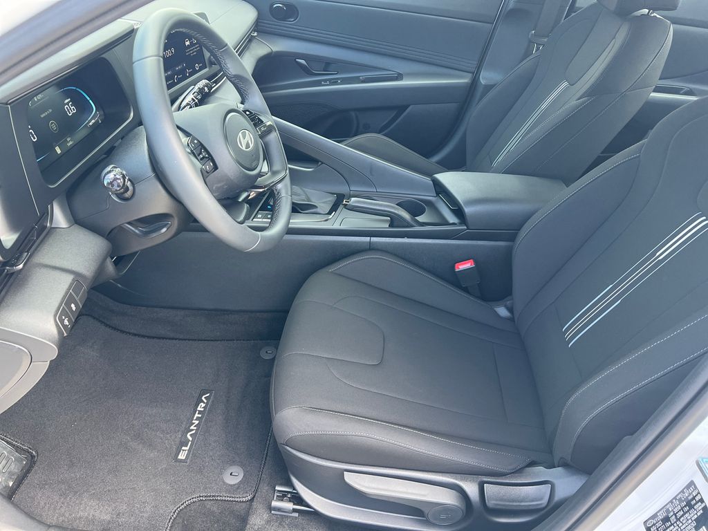 2026 Hyundai Elantra SEL Sport - Photo 17