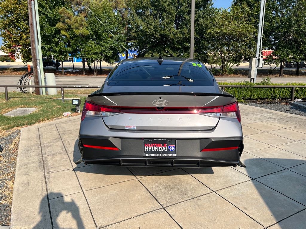 2025 Hyundai Elantra SEL - Photo 12