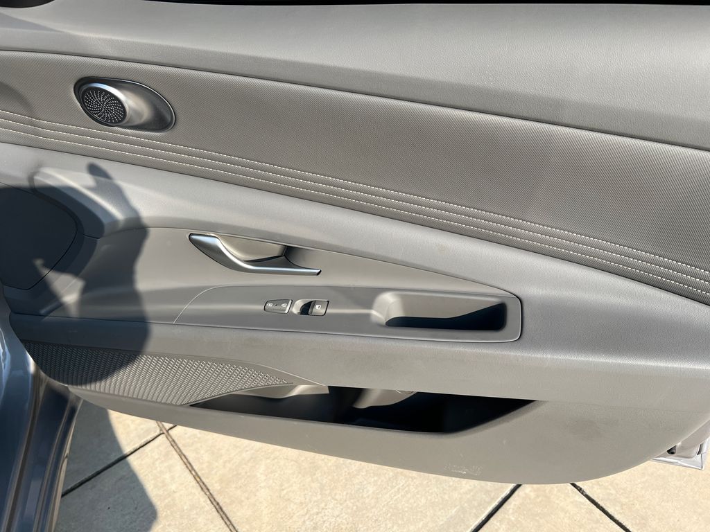 2025 Hyundai Elantra SEL - Photo 6