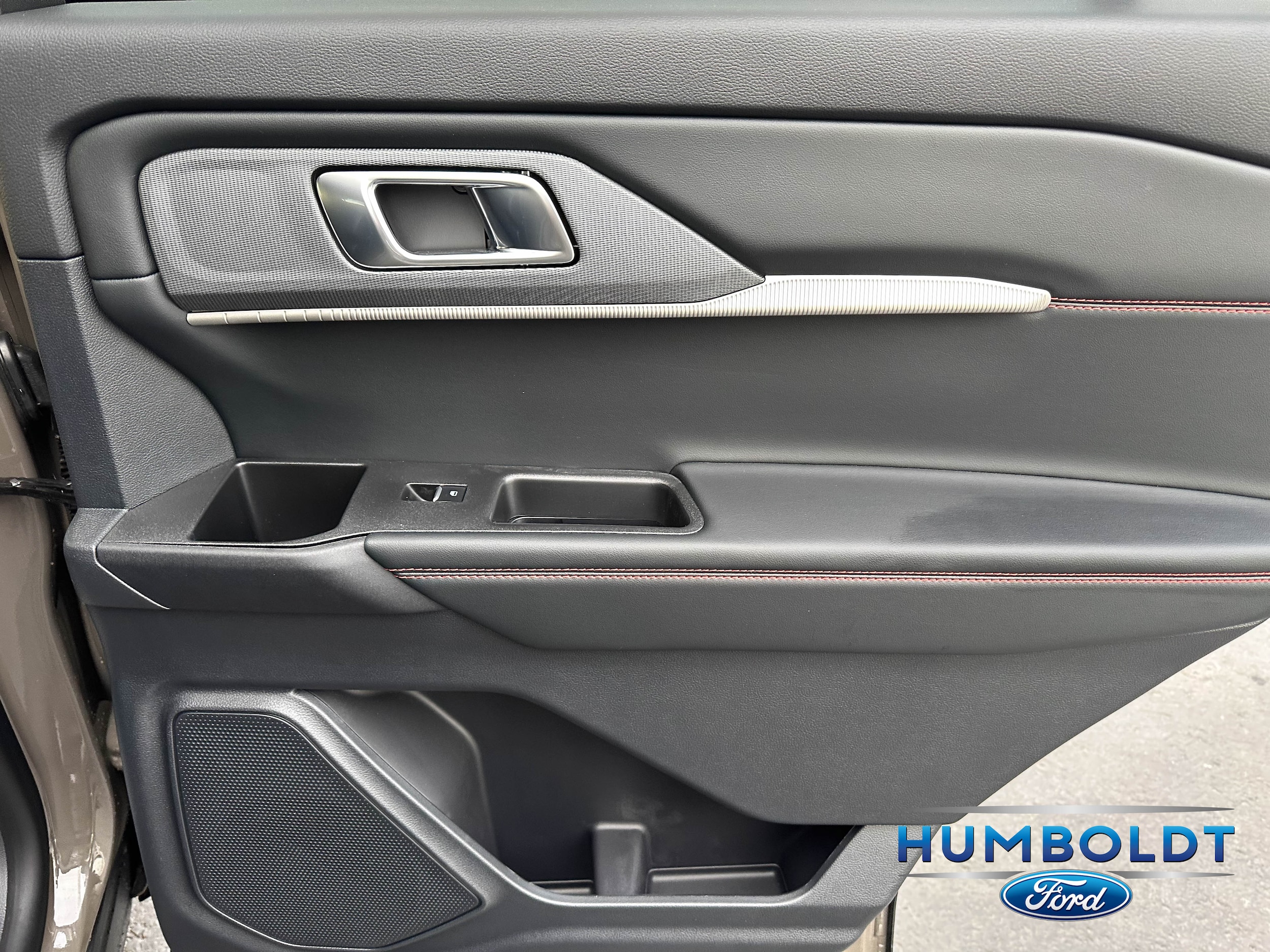 2026 Ford Explorer ST - Photo 28