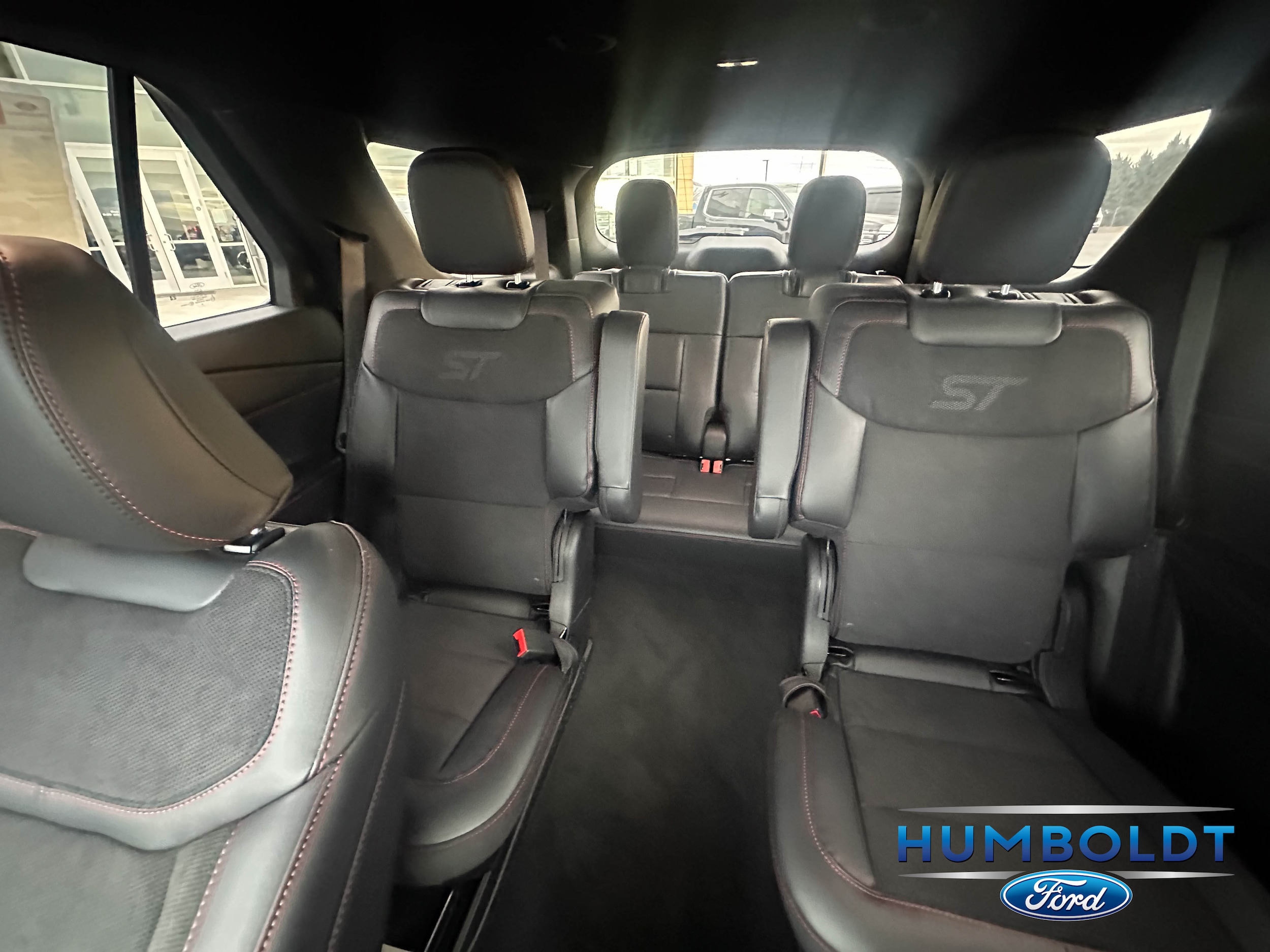 2026 Ford Explorer ST - Photo 17
