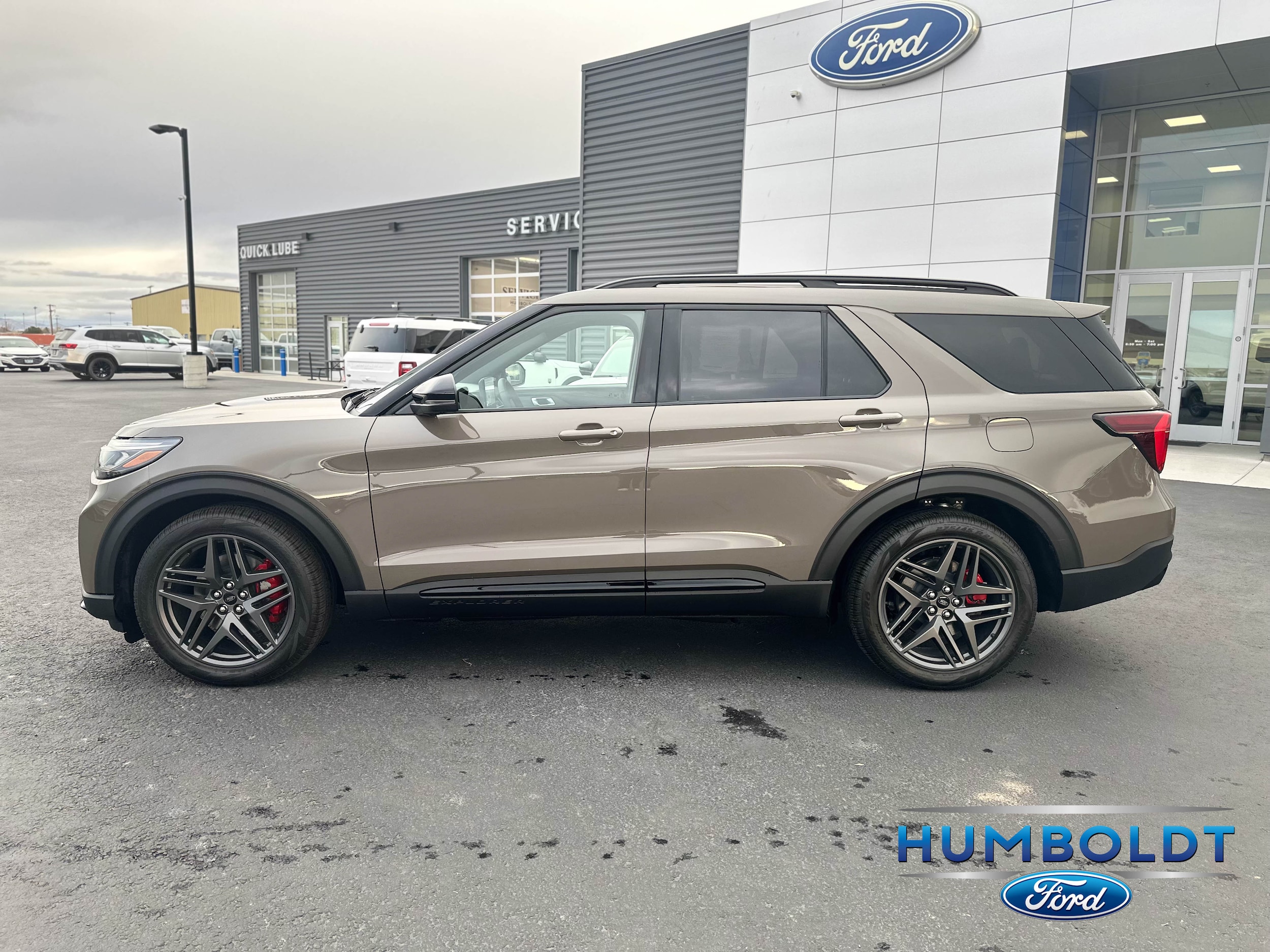 2026 Ford Explorer ST - Photo 8