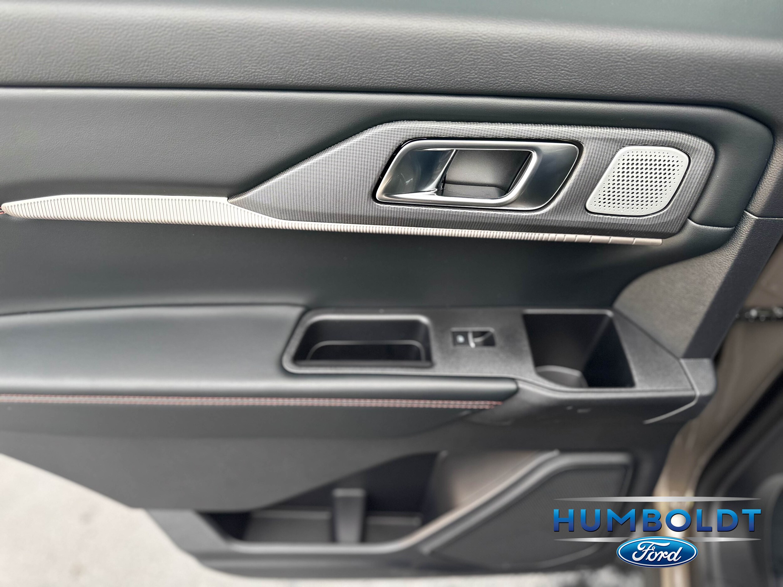 2026 Ford Explorer ST - Photo 28