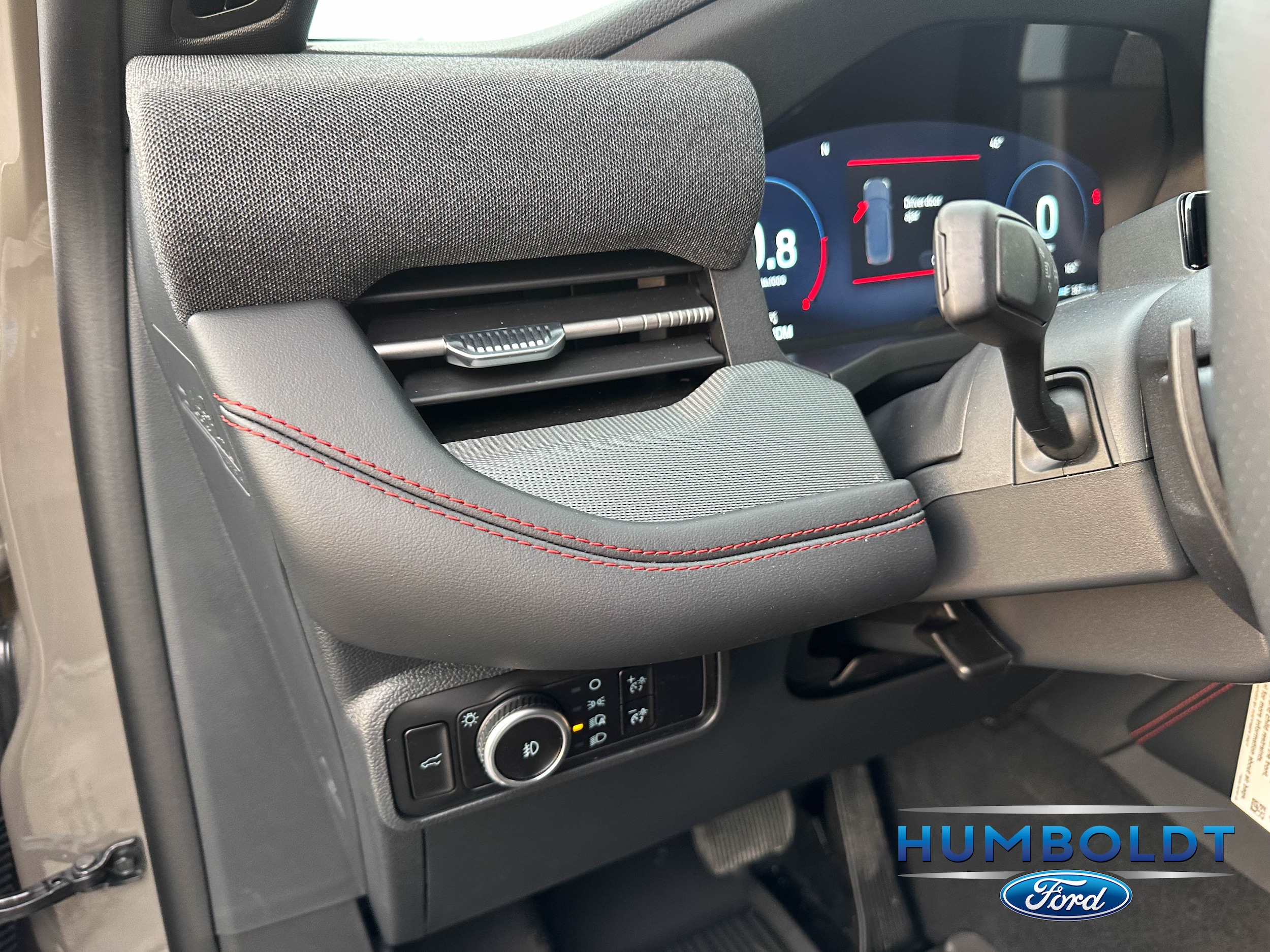 2026 Ford Explorer ST - Photo 14