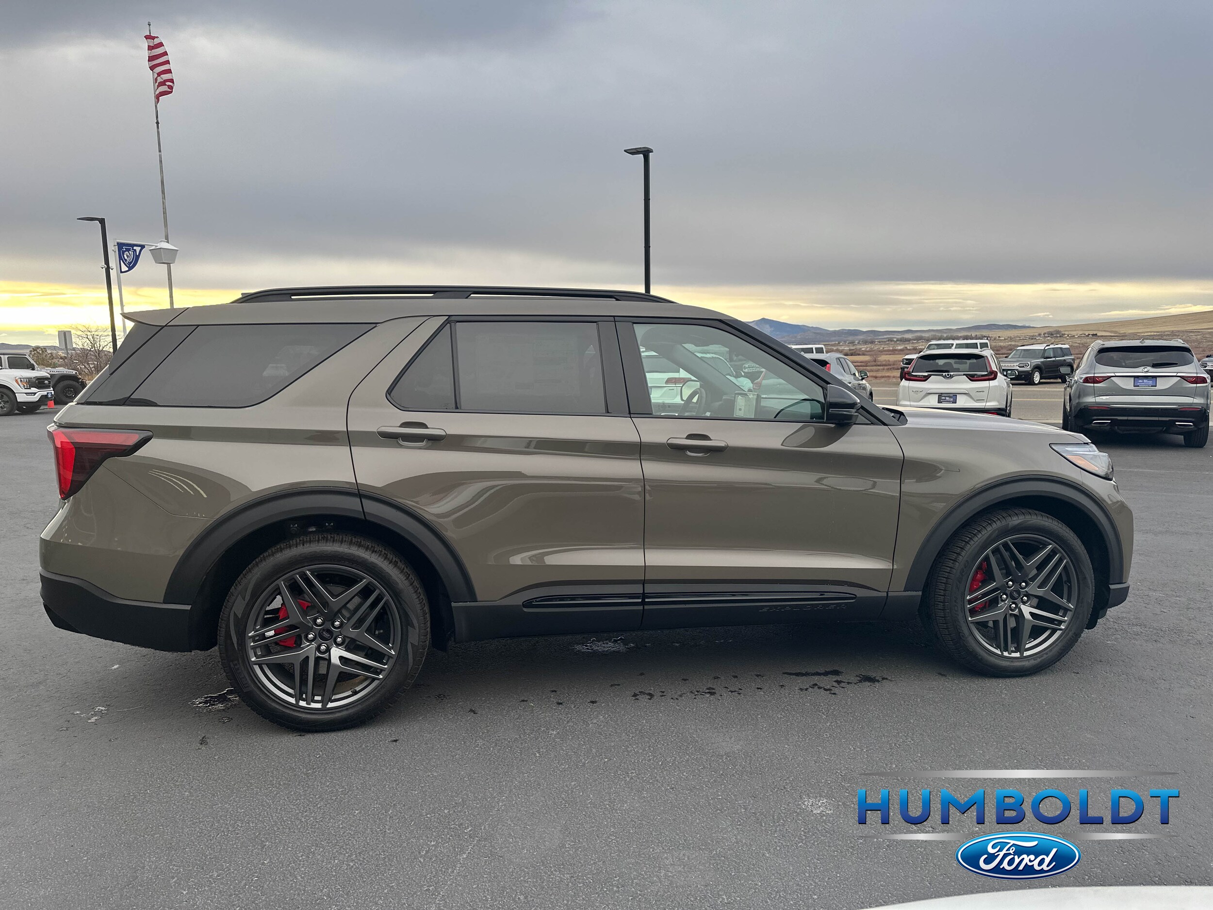 2026 Ford Explorer ST - Photo 4
