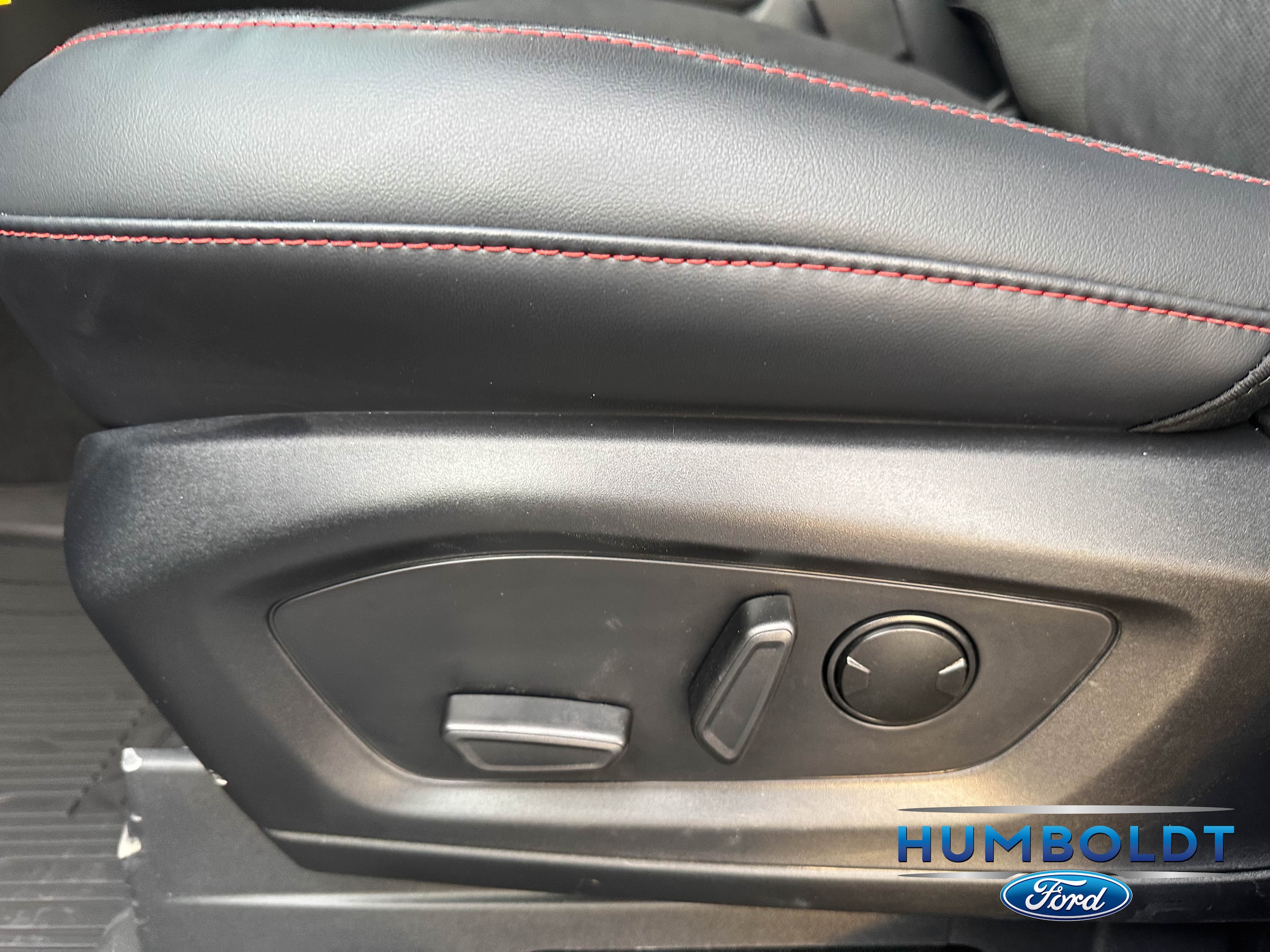 2026 Ford Explorer ST - Photo 13