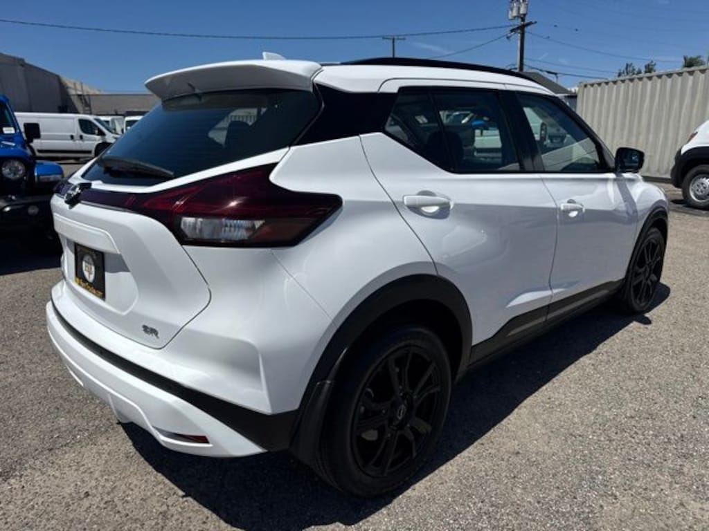 Used 2022 Nissan Kicks SR SUV