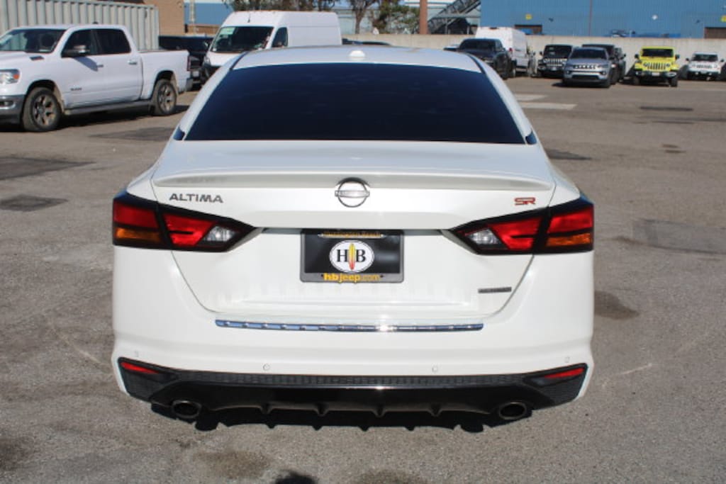 Used 2023 Nissan Altima 2.0 SR Sedan