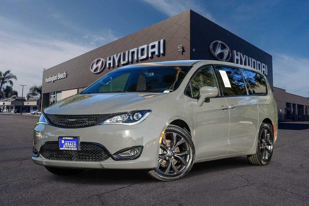 Used 2020 Chrysler Pacifica Touring Van