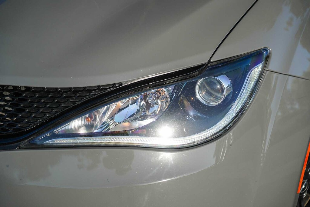 Used 2020 Chrysler Pacifica Touring Van