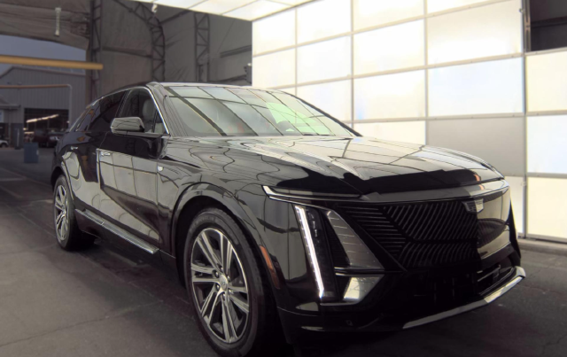 Used 2024 Cadillac LYRIQ Luxury 1 with VIN 1GYKPPRLXRZ133314 for sale in Huntley, IL
