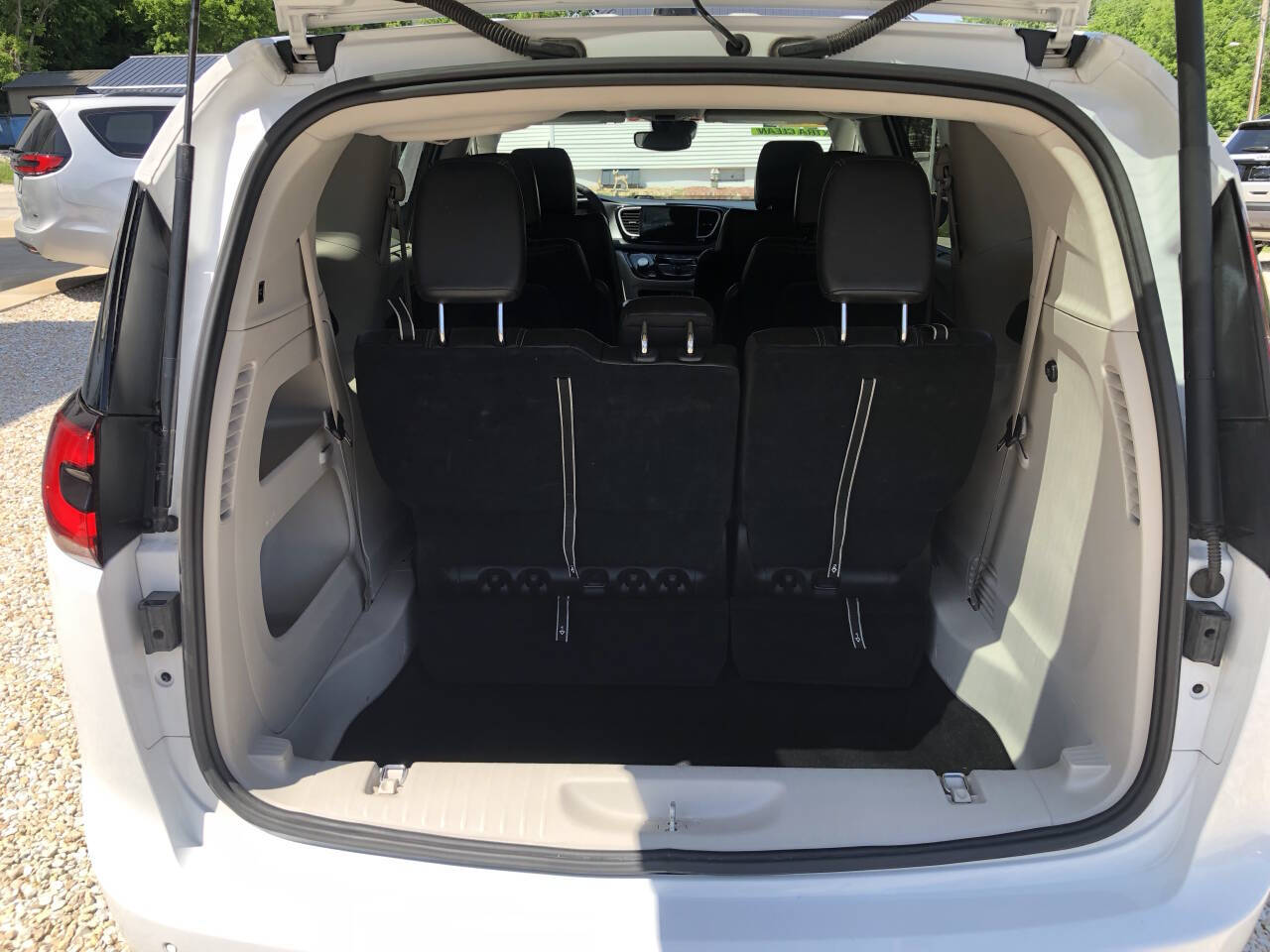 2024 Chrysler Pacifica Touring L - Photo 9
