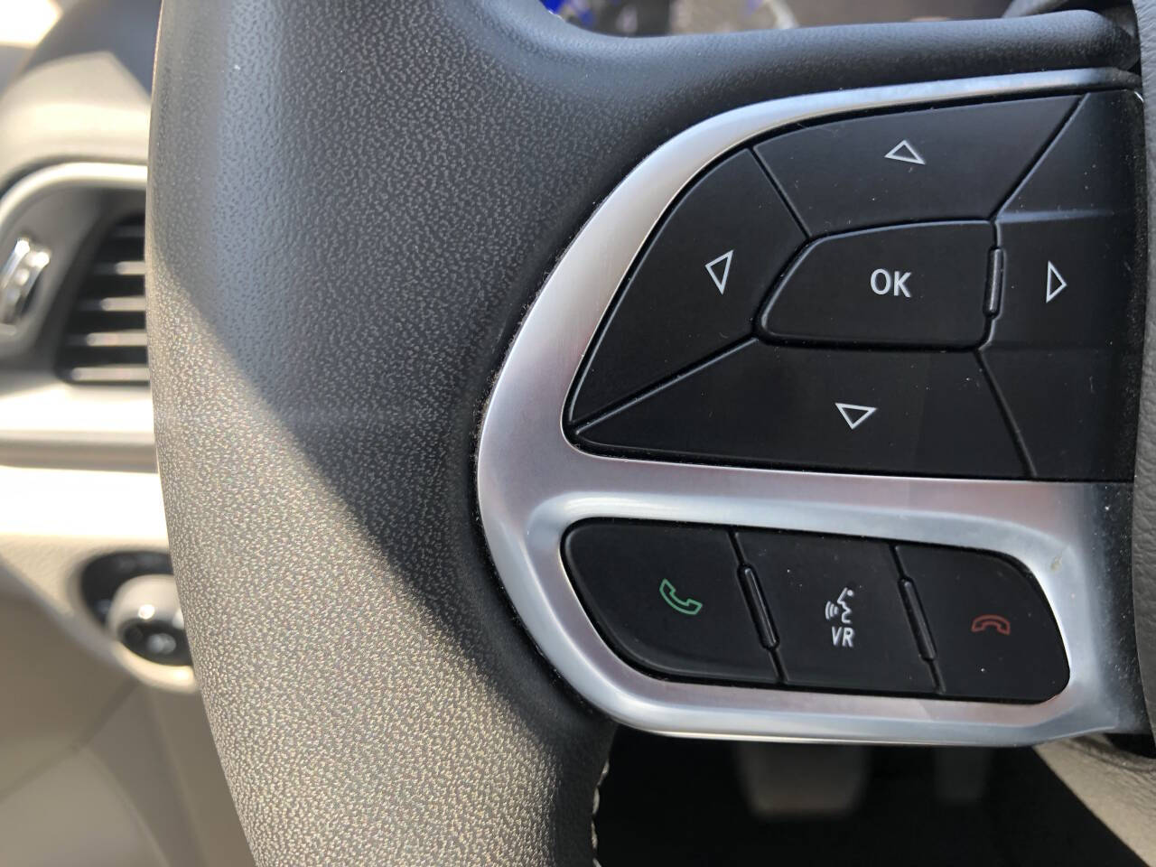 2024 Chrysler Pacifica Touring L - Photo 16