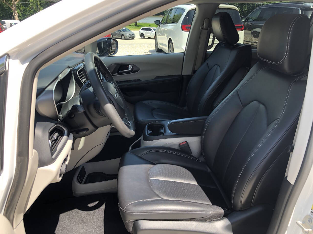 2024 Chrysler Pacifica Touring L - Photo 12