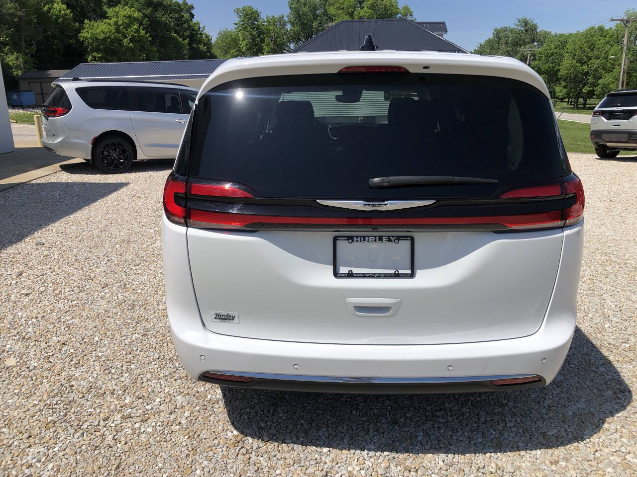 2024 Chrysler Pacifica Touring L - Photo 7