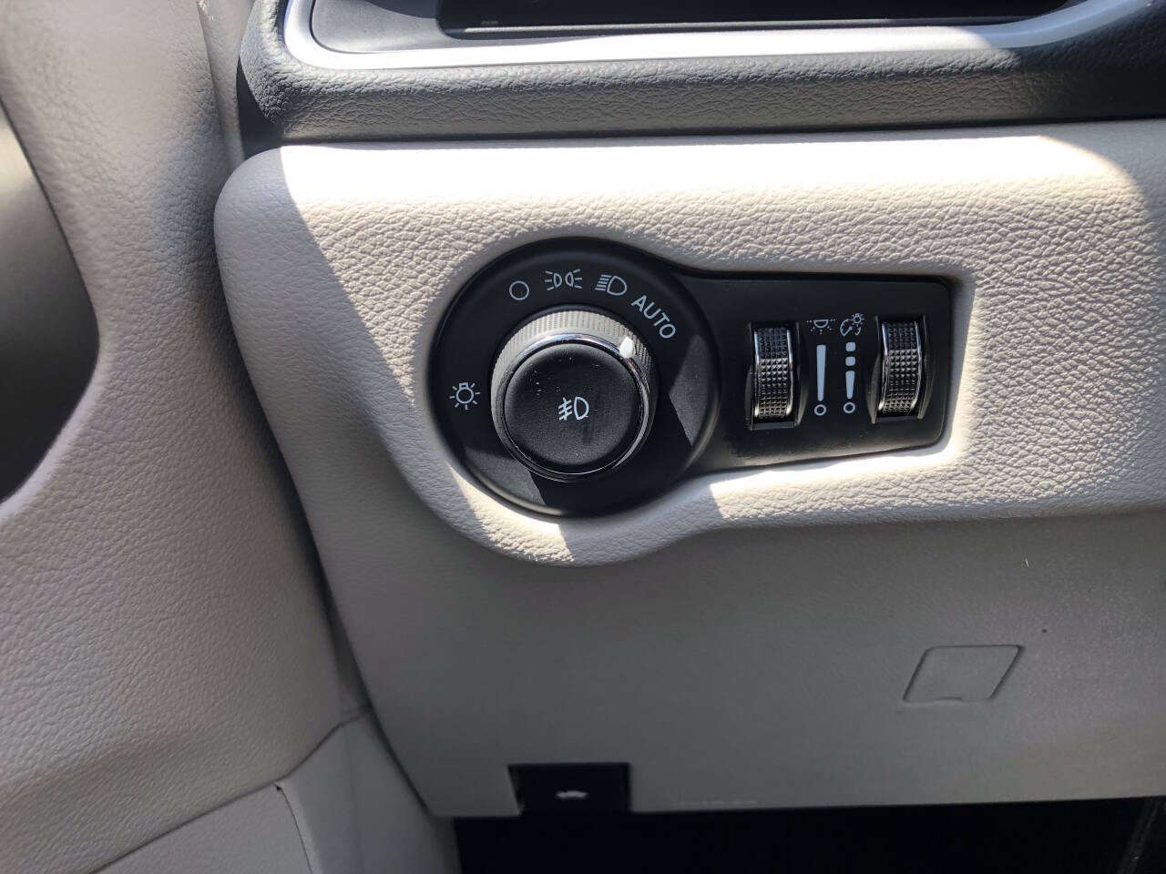 2024 Chrysler Pacifica Touring L - Photo 13