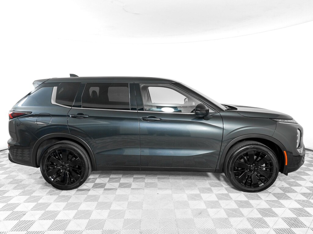 Used 2026 Mitsubishi Outlander LE SUV