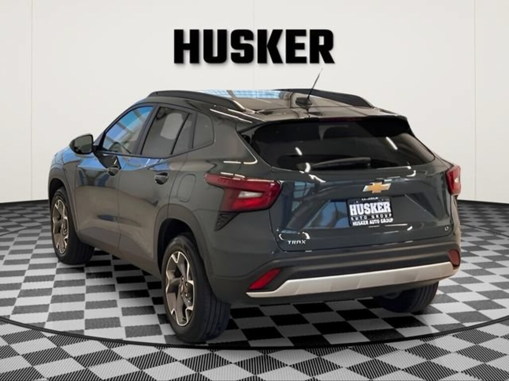 Used 2025 Chevrolet Trax LT SUV