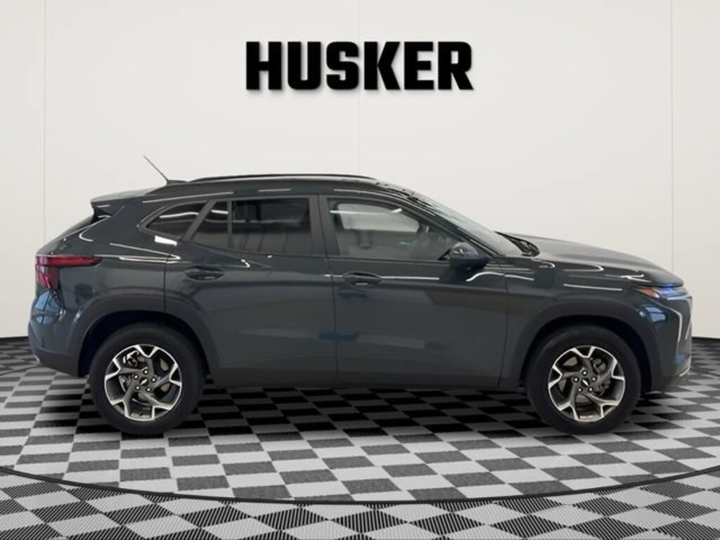 Used 2025 Chevrolet Trax LT SUV