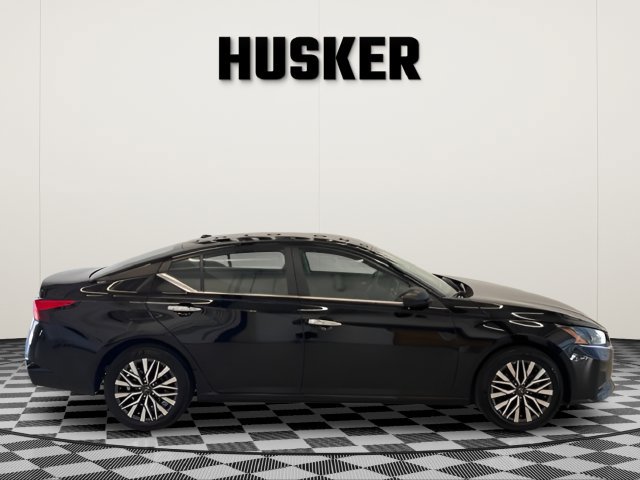 Used 2025 Nissan Altima SV FWD Sedan