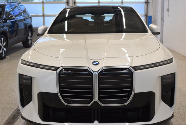 New 2027 BMW 740i xDrive Sedan