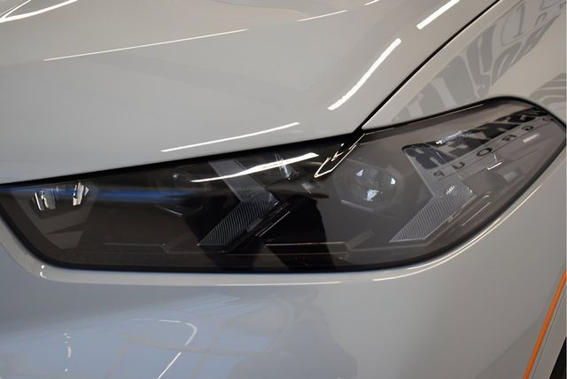 2027 BMW X6 40i - Photo 15
